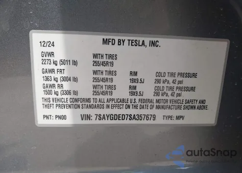2025 Tesla Model Y Long Range Dual Motor All-Wheel Drive z USA, uszkodzony, nr VIN 7SAYGDED7SA357679
